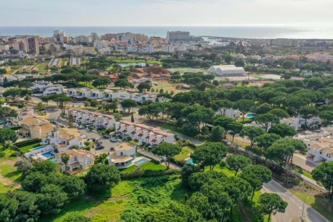 Moradia T4 para Venda em Quarteira Foto 36