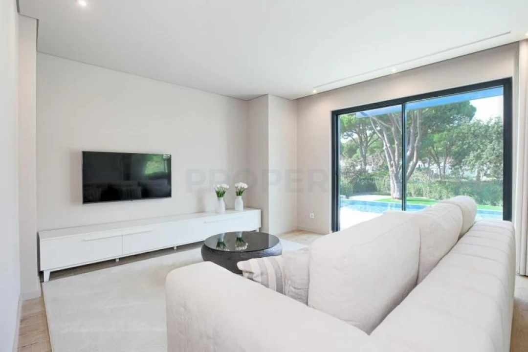 Moradia T4 para Venda em Quarteira Foto 9