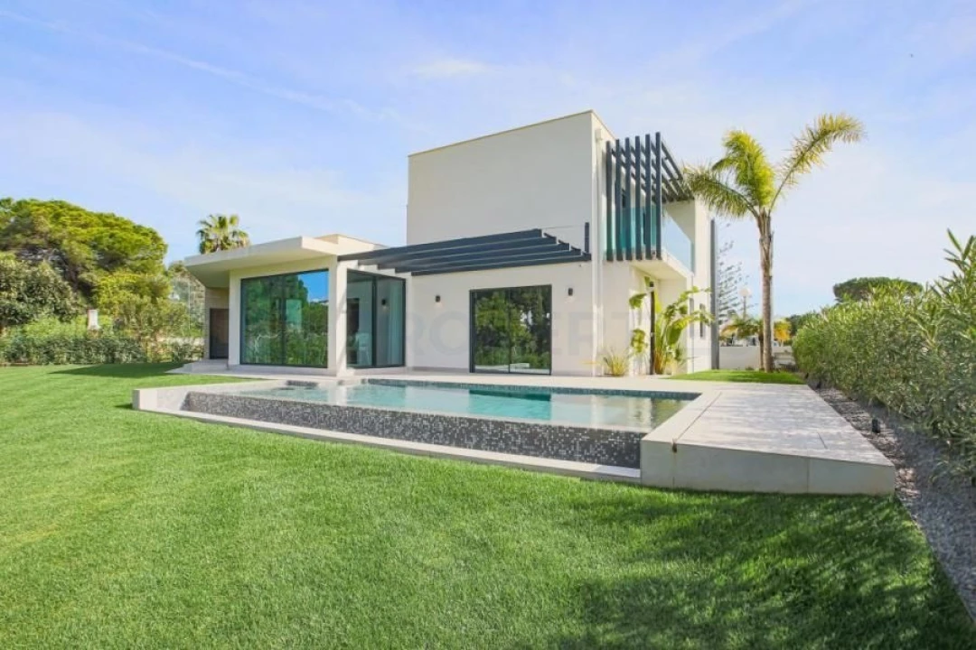 Moradia T4 para Venda em Quarteira Foto 30