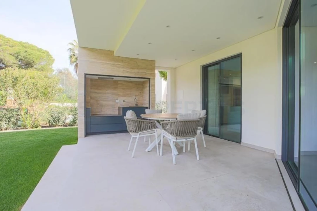 Moradia T4 para Venda em Quarteira Foto 25