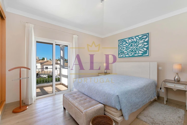 Moradia T4 para Venda em Lagos (São Sebastião e Santa Maria) Foto 21