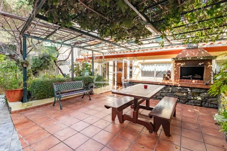 Moradia T4 para Venda em Curral das Freiras Foto 3