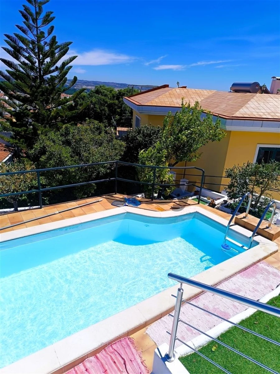 Terreno para Venda em Venda do Pinheiro e Santo Estêvão das Galés Foto 1