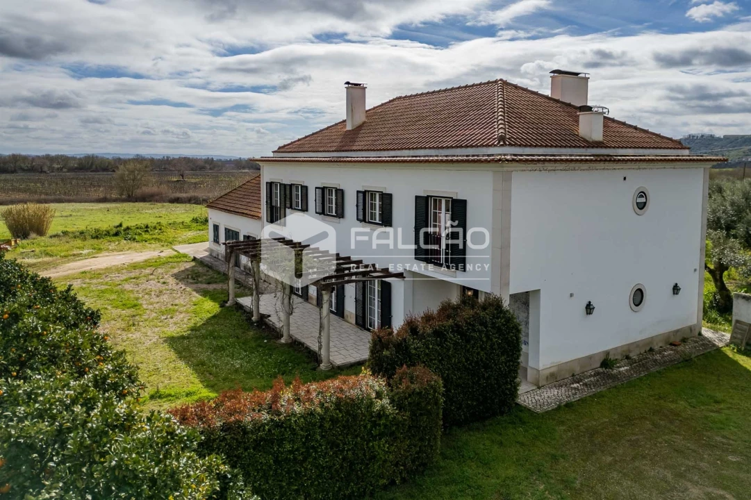Moradia T5 para Venda em Marvila, Ribeira Santarém, São Salvador, São Nicolau Foto 1