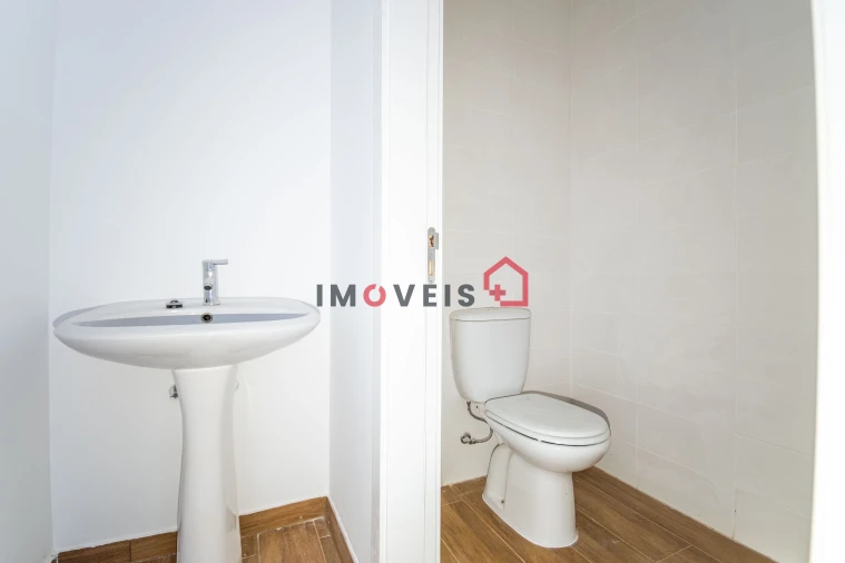 Loja para Arrendamento em Batalha Foto 9