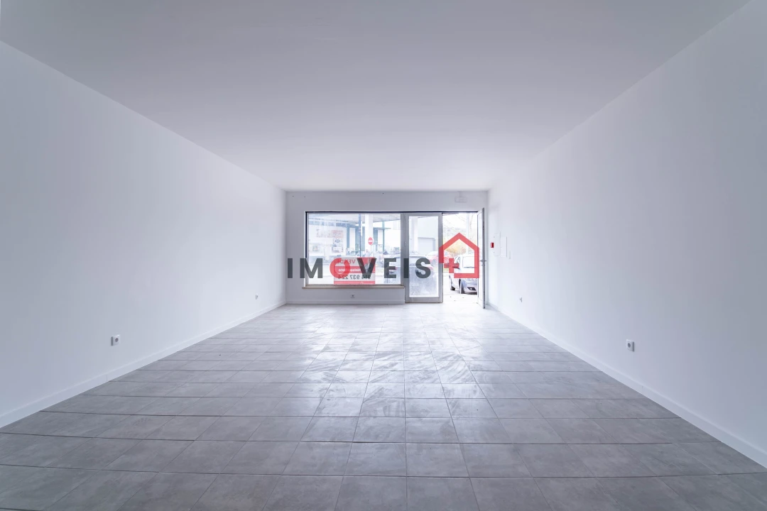 Loja para Arrendamento em Batalha Foto 10