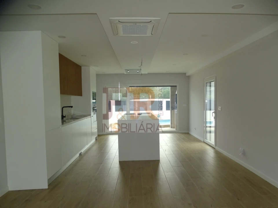 Moradia T3 para Venda em Fernao Ferro Foto 1