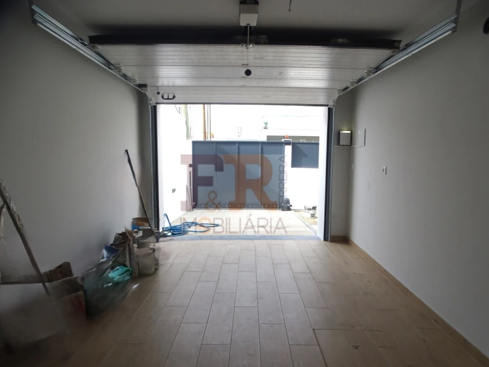 Moradia T3 para Venda em Fernao Ferro Foto 24