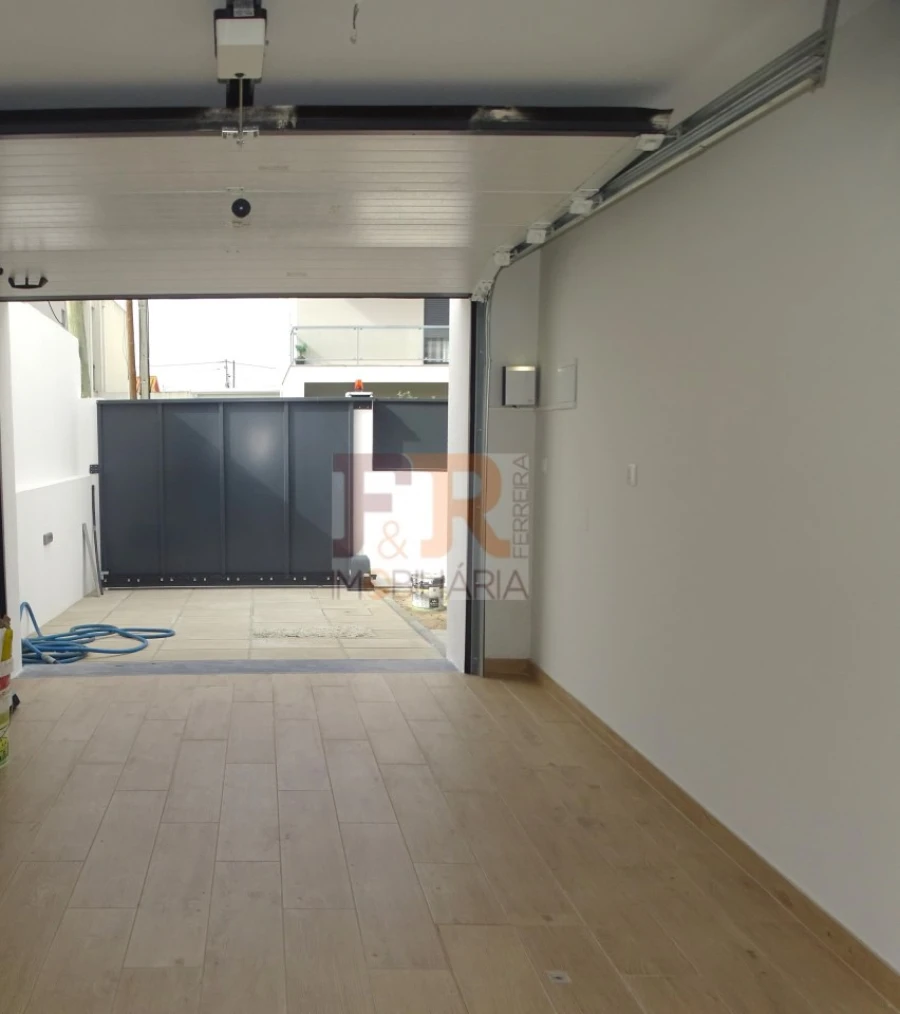 Moradia T3 para Venda em Fernao Ferro Foto 23