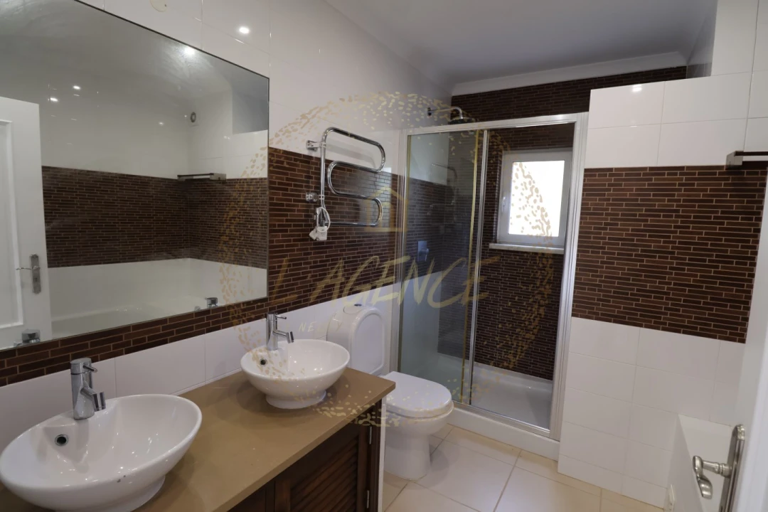 Moradia T4 para Venda em Budens Foto 32