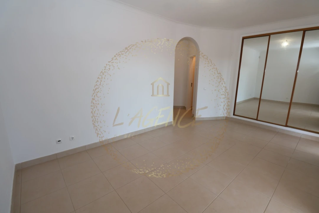 Moradia T4 para Venda em Budens Foto 44