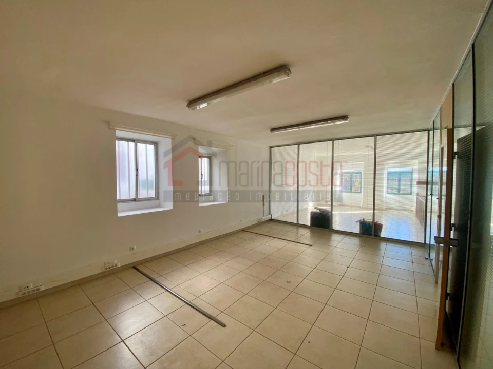 Prédio para Venda em Peniche Foto 13