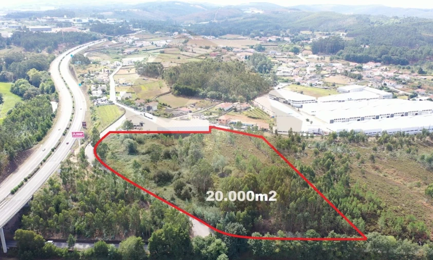 Terreno Comércio / Armazém para Venda em Carreira e Refojos de Riba de Ave