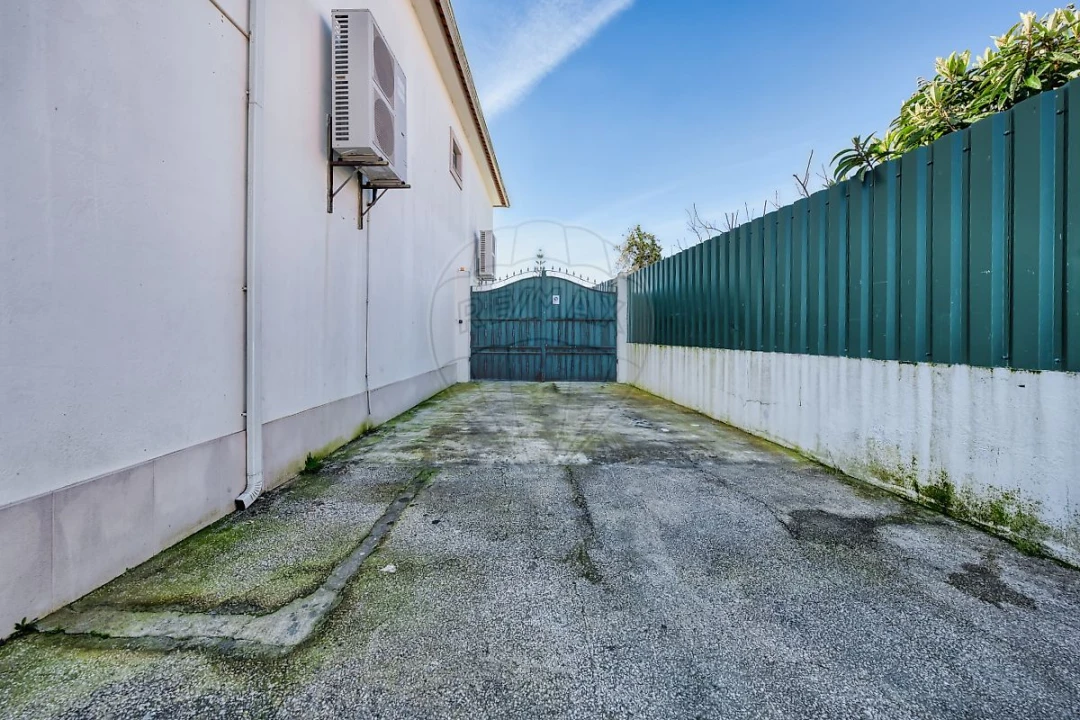 Moradia T4 para Venda em Azambuja Foto 47