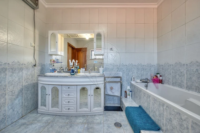 Moradia T4 para Venda em Azambuja Foto 7