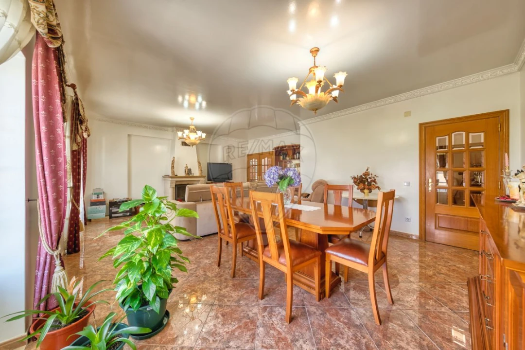 Moradia T4 para Venda em Azambuja Foto 44