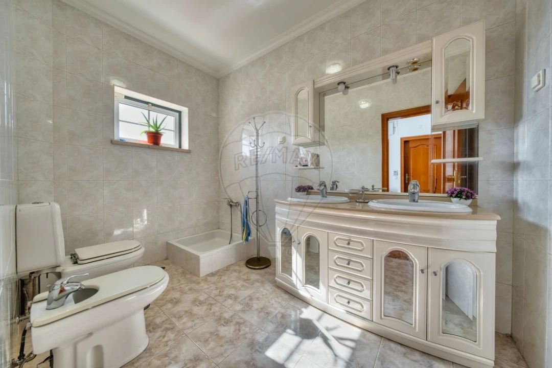 Moradia T4 para Venda em Azambuja Foto 3