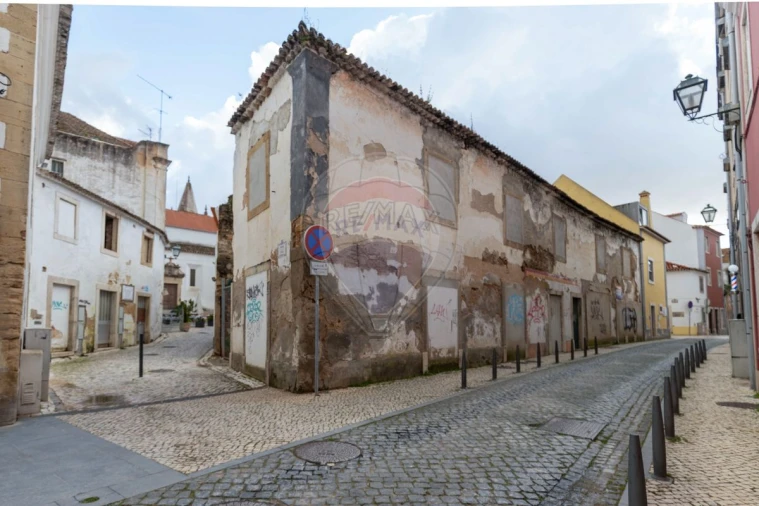 Prédio para Venda em Santa Maria, São Pedro e Matacães Foto 1