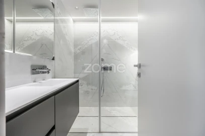Apartamento T4 para Venda em Lordelo do Ouro e Massarelos