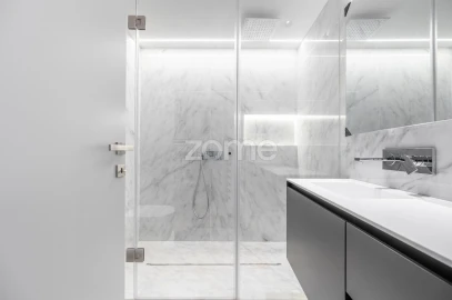 Apartamento T4 para Venda em Lordelo do Ouro e Massarelos