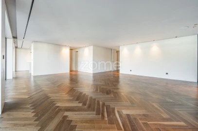 Apartamento T4 para Venda em Lordelo do Ouro e Massarelos