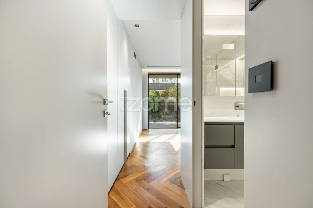 Apartamento T4 para Venda em Lordelo do Ouro e Massarelos Foto 22