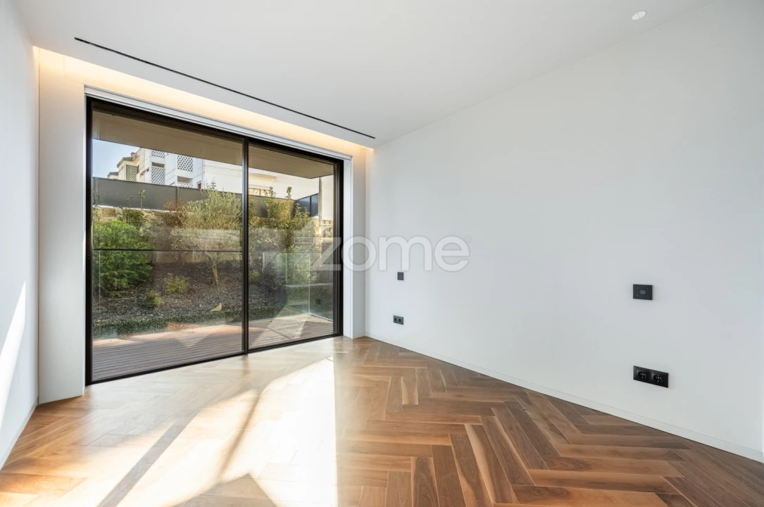 Apartamento T4 para Venda em Lordelo do Ouro e Massarelos Foto 23