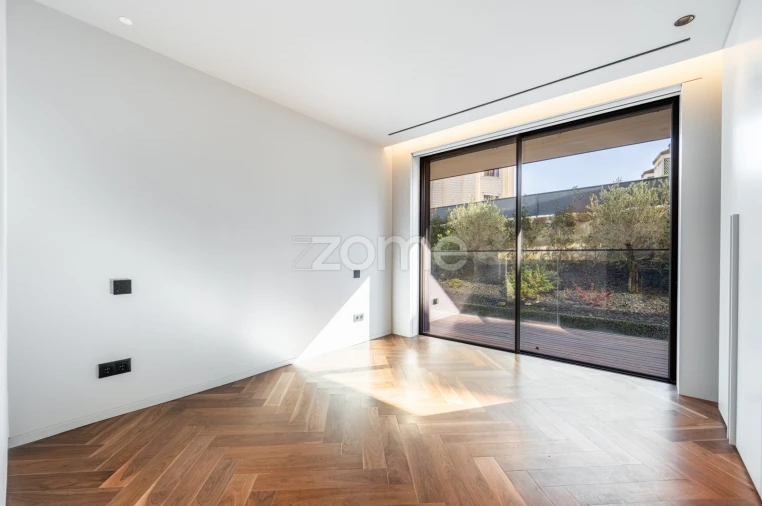 Apartamento T4 para Venda em Lordelo do Ouro e Massarelos Foto 35