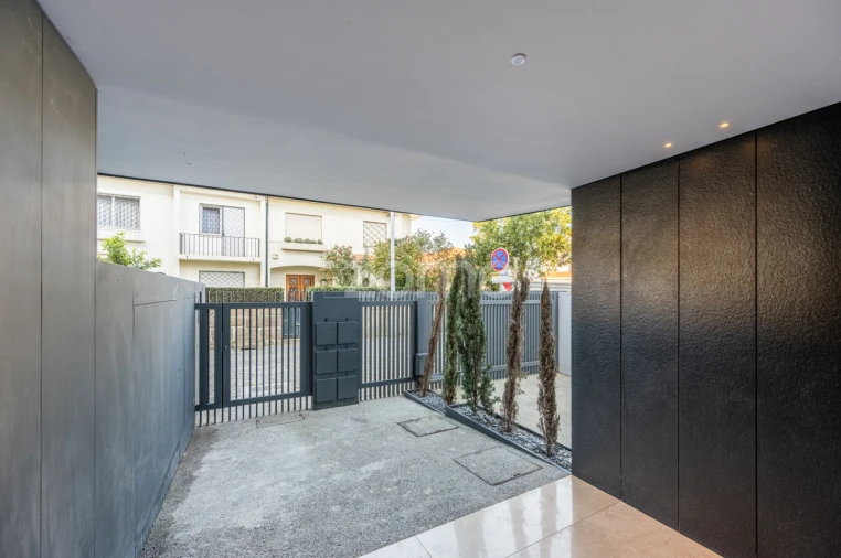 Apartamento T4 para Venda em Lordelo do Ouro e Massarelos Foto 17
