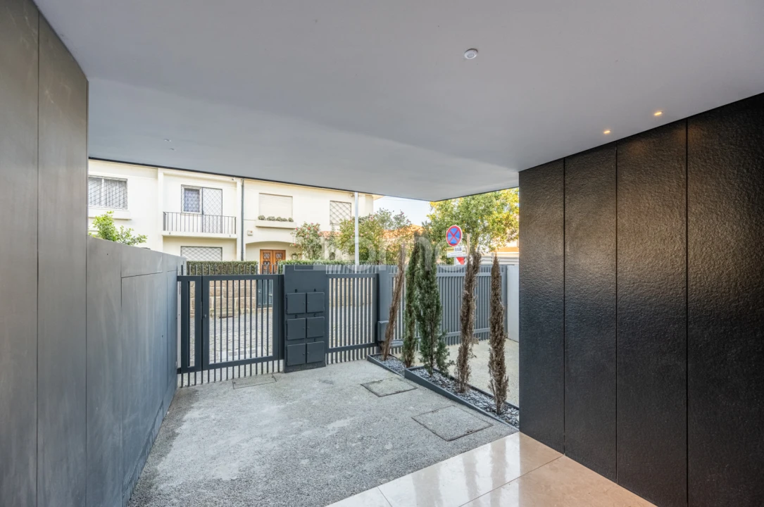 Apartamento T4 para Venda em Lordelo do Ouro e Massarelos Foto 17