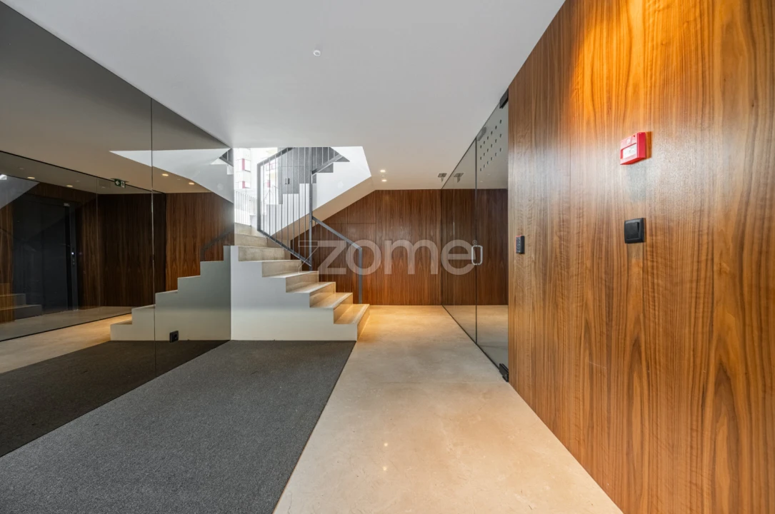 Apartamento T4 para Venda em Lordelo do Ouro e Massarelos Foto 18