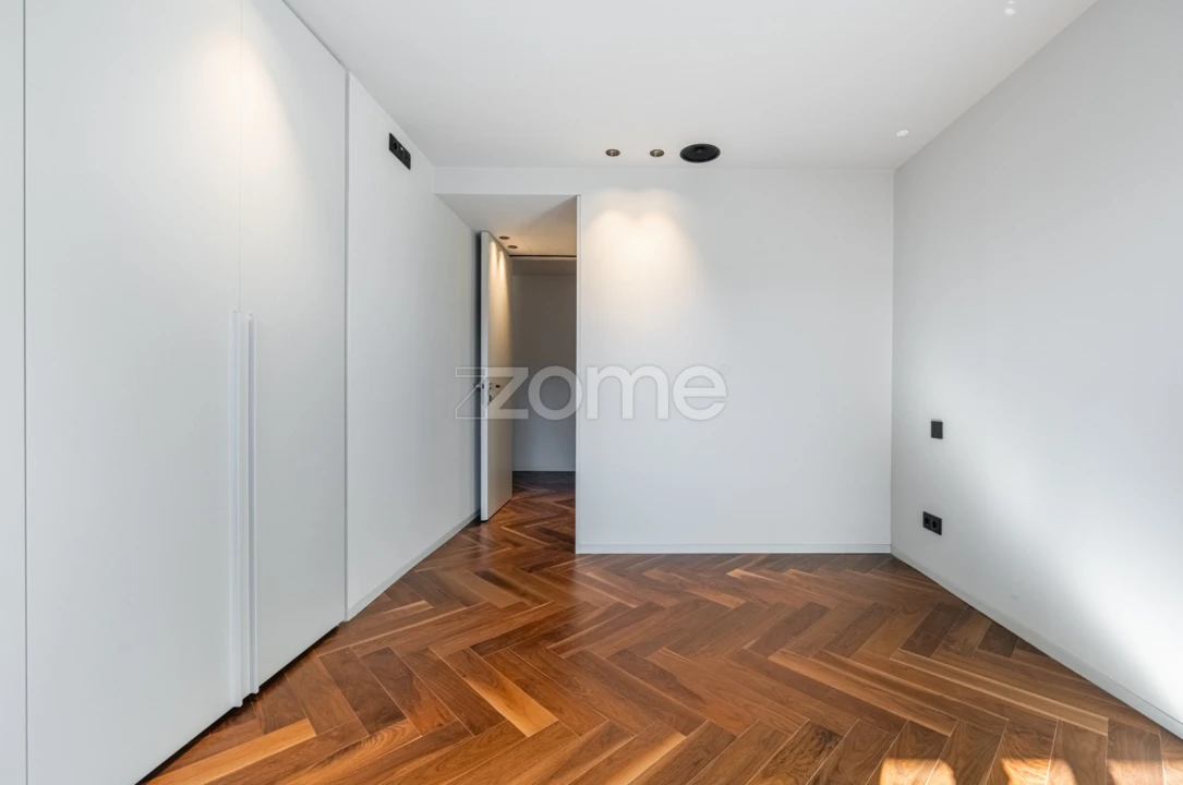 Apartamento T4 para Venda em Lordelo do Ouro e Massarelos Foto 36
