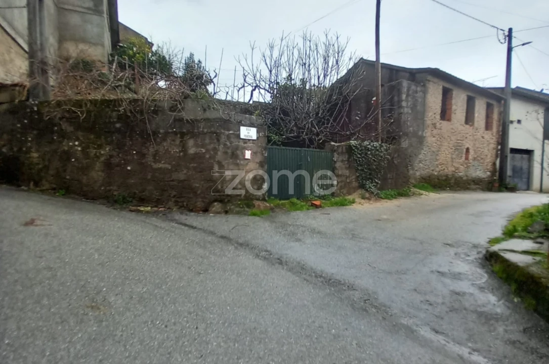 Moradia T2 para Venda em Trezoi Foto 11