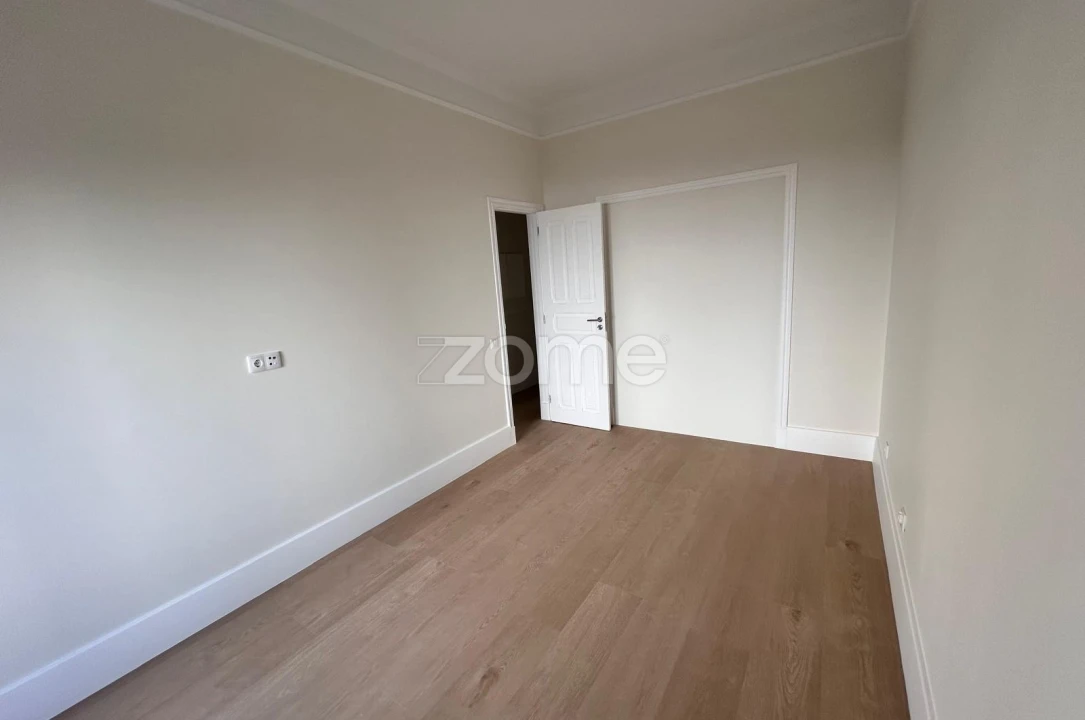 Apartamento T3 para Arrendamento em Penha de França Foto 4