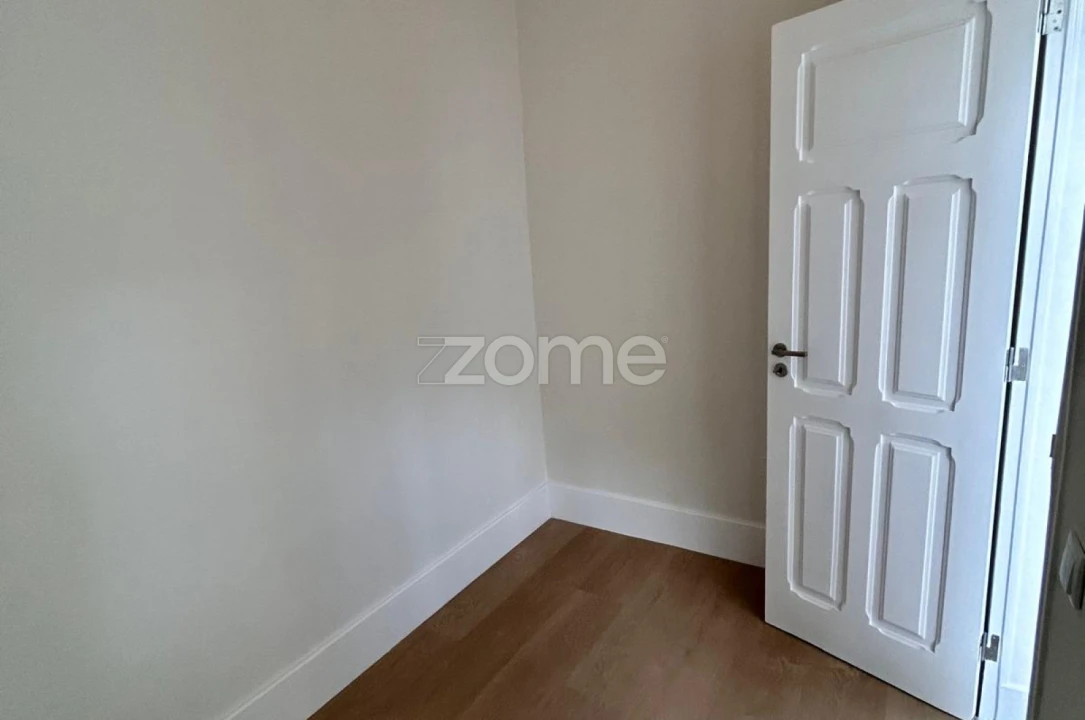 Apartamento T3 para Arrendamento em Penha de França Foto 19