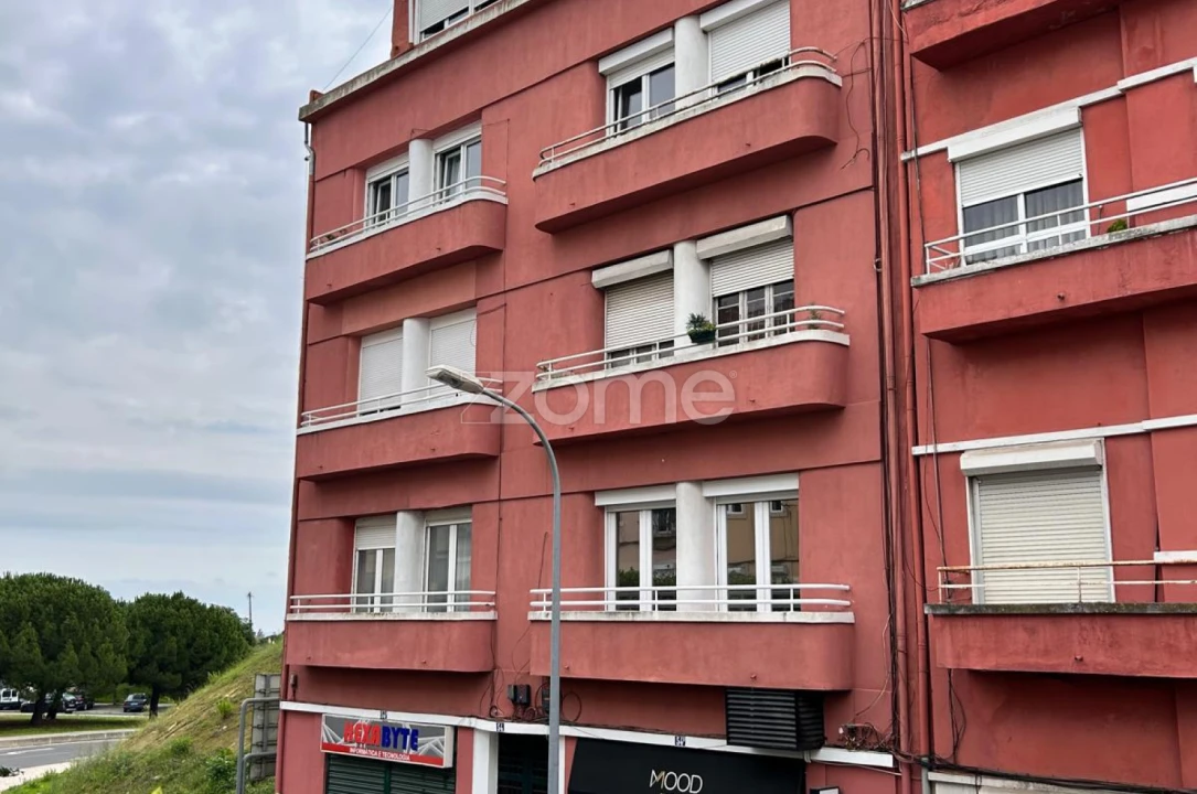 Apartamento T3 para Arrendamento em Penha de França Foto 2