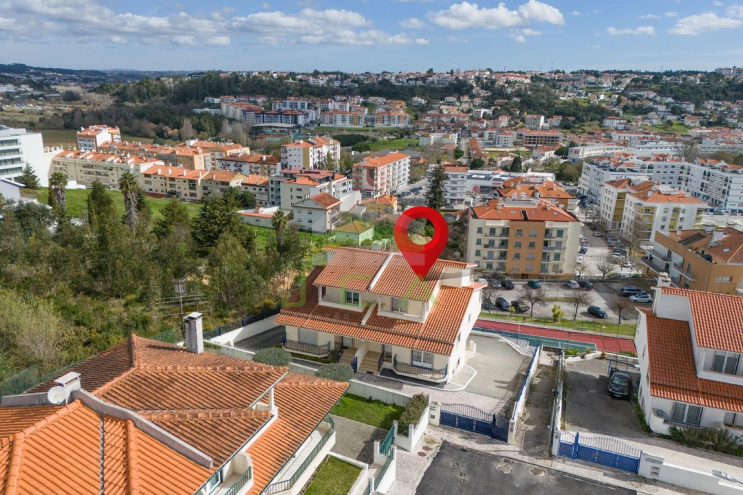 Moradia T4 para Venda em Leiria, Pousos, Barreira e Cortes Foto 1