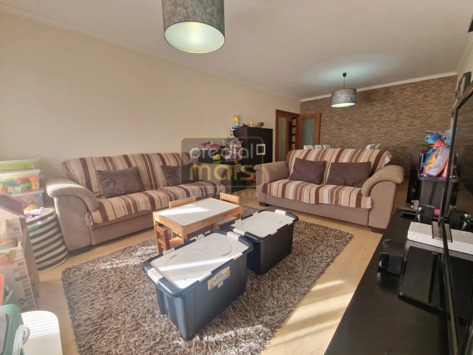 Apartamento T3 para Venda em Vila Nova de Famalicão e Calendário Foto 1