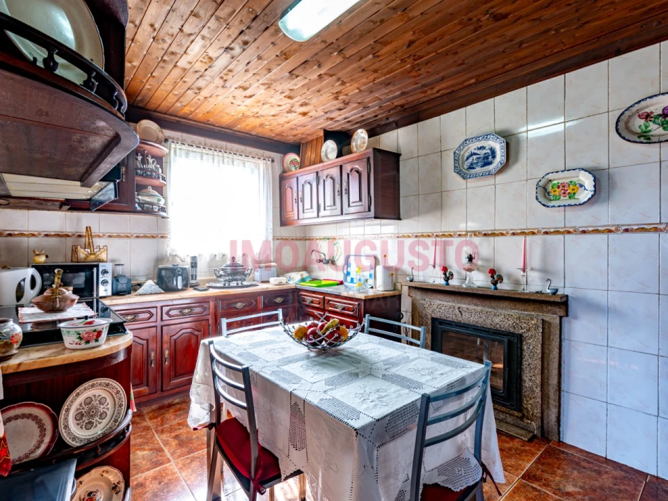 Moradia T4 para Venda em Rapa e Cadafaz Foto 3