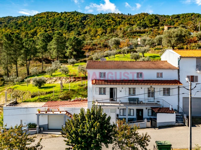 Moradia T4 para Venda em Rapa e Cadafaz