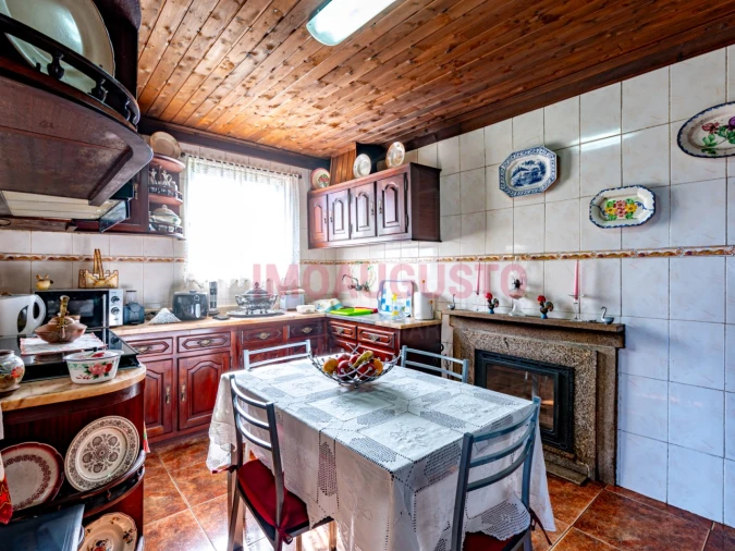 Moradia T4 para Venda em Rapa e Cadafaz Foto 3