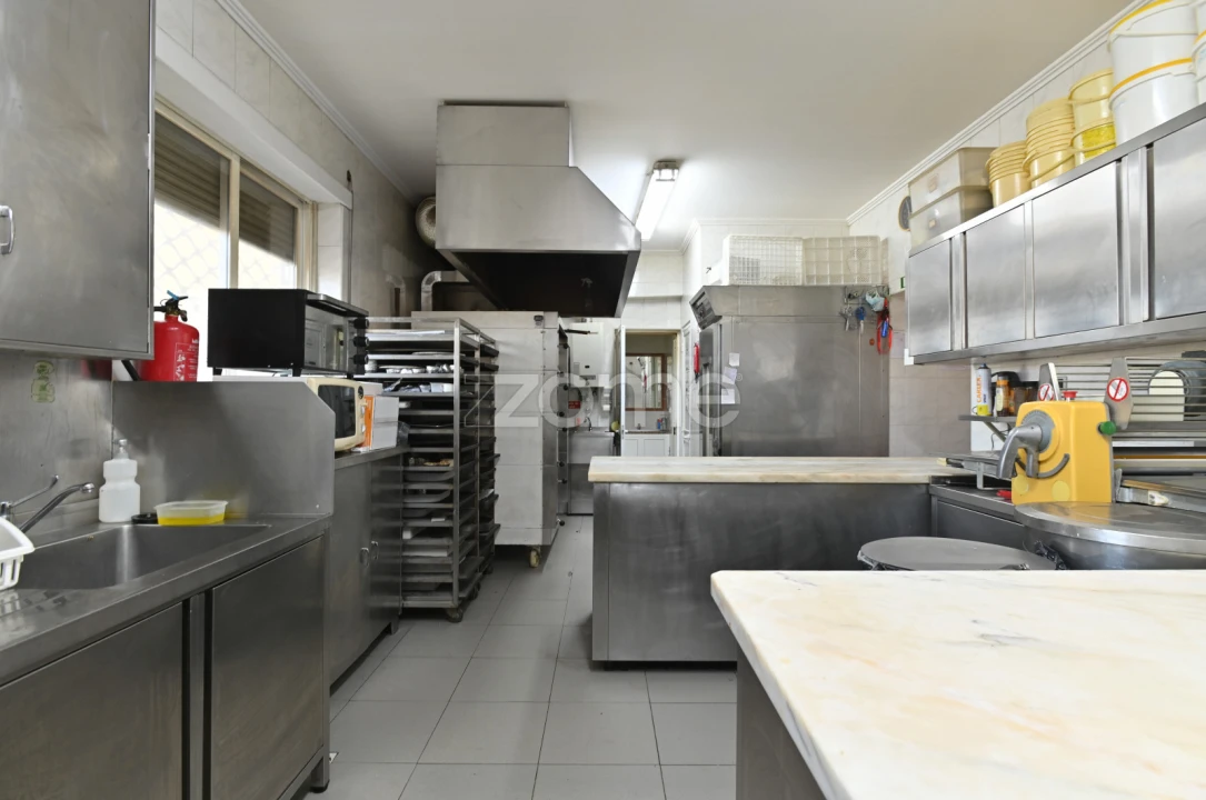 Negócio para Venda em Sacavém e Prior Velho Foto 6