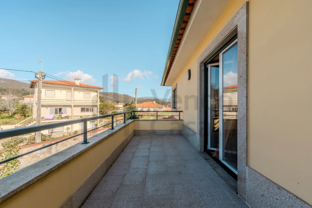 Moradia T4 para Venda em Vila Praia de Ancora Foto 18