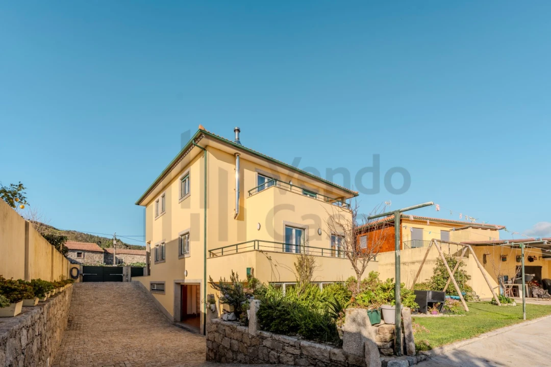 Moradia T4 para Venda em Vila Praia de Ancora Foto 31