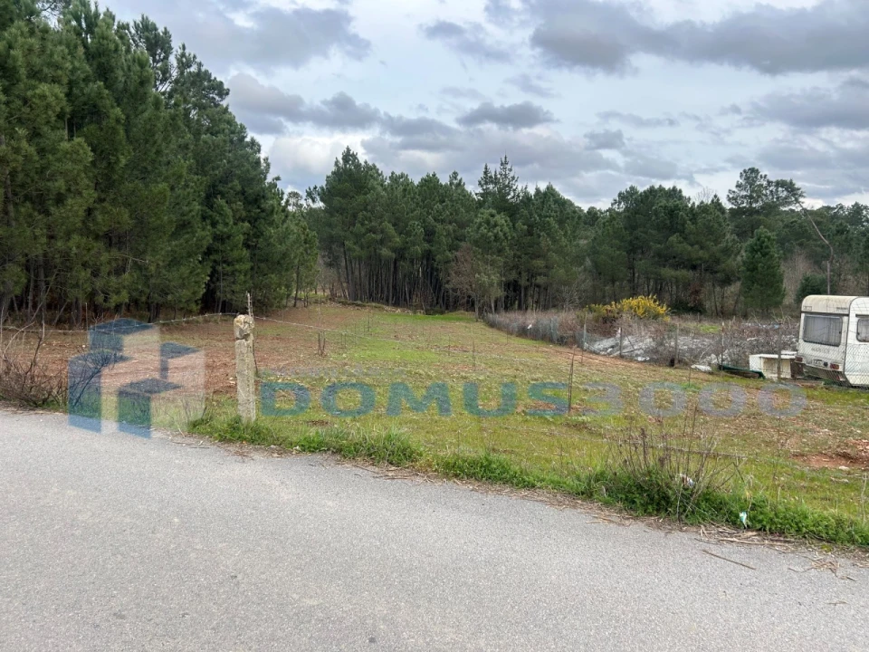 Terreno para Arrendamento em Andrães Foto 2