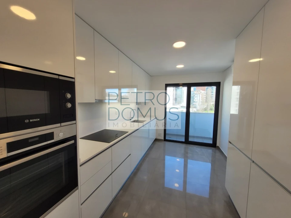 Apartamento T1 para Arrendamento em Campolide Foto 1