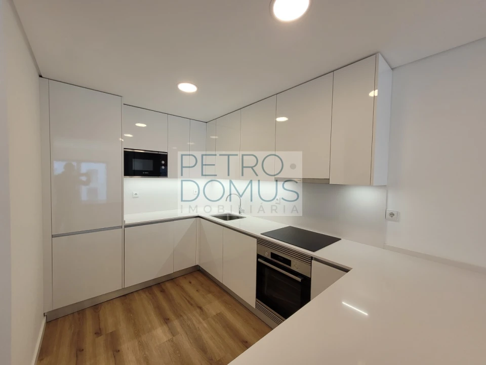 Apartamento T1 para Arrendamento em Campolide Foto 2