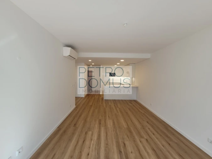 Apartamento T1 para Arrendamento em Campolide Foto 5