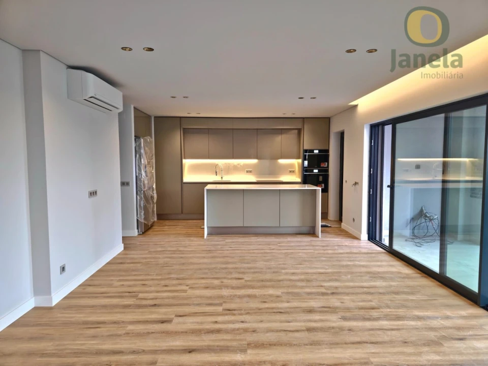 Apartamento T3 para Venda em Faro (Sé e São Pedro) Foto 1