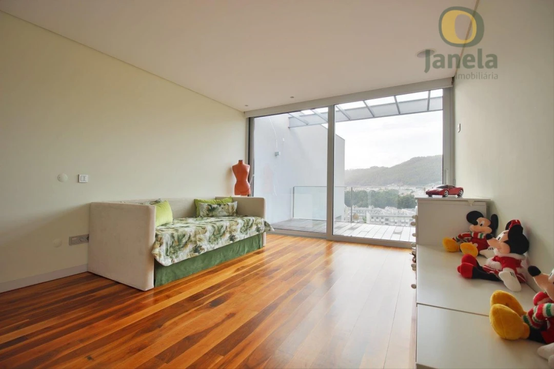 Moradia T4 para Venda em Santa Maria Maior e Monserrate e Meadela Foto 24